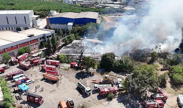 Tuzla'daki fabrika yangını kısmi olarak kontrol altına alındı