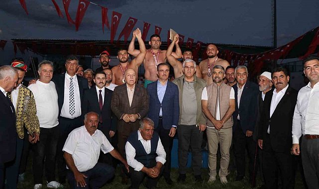 Uluslararası Büyük Pasinler Karakucak Güreşleri'nde şampiyon Kenan Gör