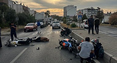 Umurlu'da motosikletler çarpıştı: 3 yaralı