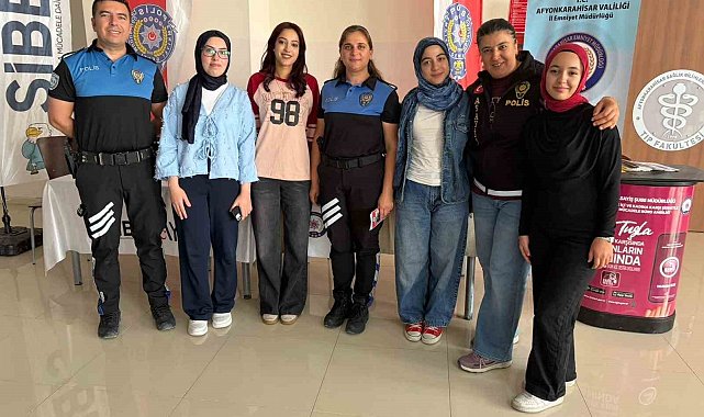 Üniversite öğrencilerine güvenlik ve siber farkındalık eğitimi