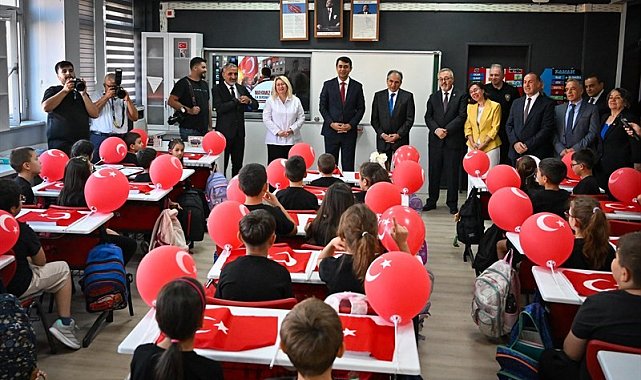 Uşak'ta eğitim öğretim yılının ilk ders zili çaldı