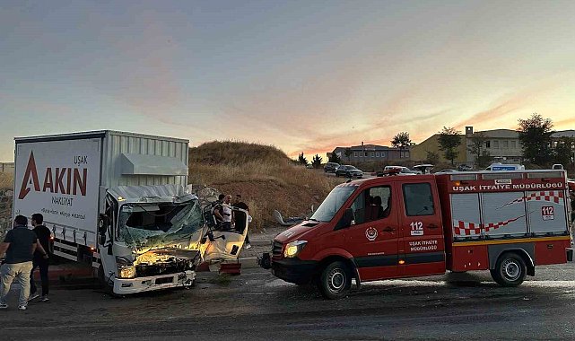 Uşak'ta itfaiye aracı ile kamyon çarpıştı: 1 ölü, 2 yaralı