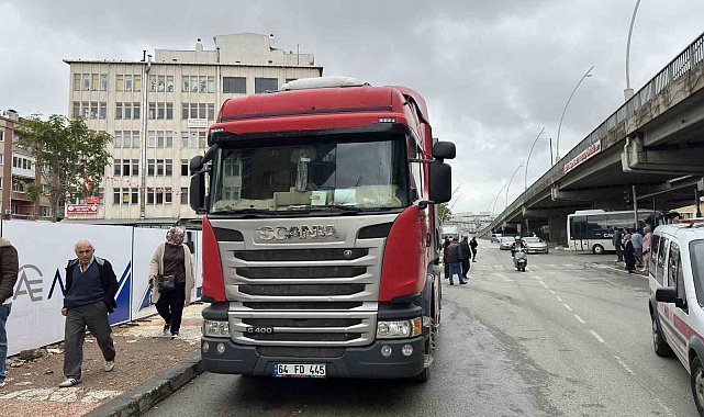 Uşak'ta tırın çarptığı yaya yaralandı