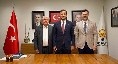 Üsküdar'da 4 CHP'li meclis üyesi AK Parti'ye katıldı