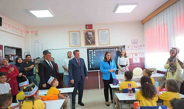 Vali Arslan'dan minik öğrencilere uyum desteği