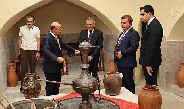 Vali Aydoğdu, Kemah'ta esnaf ve vatandaşlarla bir araya geldi
