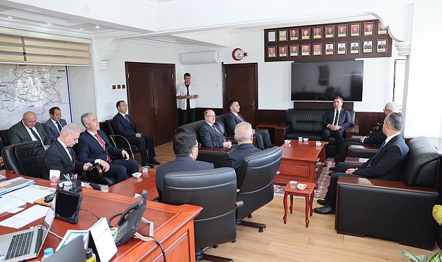 Vali Aydoğdu'dan Jandarma Komutanı Altundarak'a taziye ziyareti