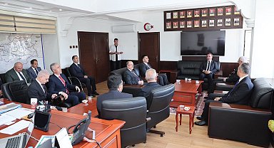 Vali Aydoğdu'dan Jandarma Komutanı Altundarak'a taziye ziyareti