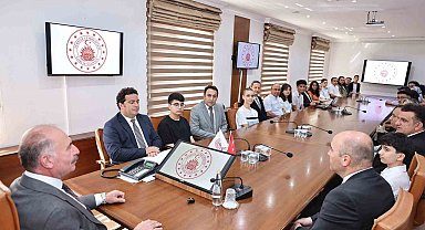Vali Çalgan, LGS ve YKS'de dereceye giren öğrencilere övgü: "Siz bizim yüz akımızsınız"