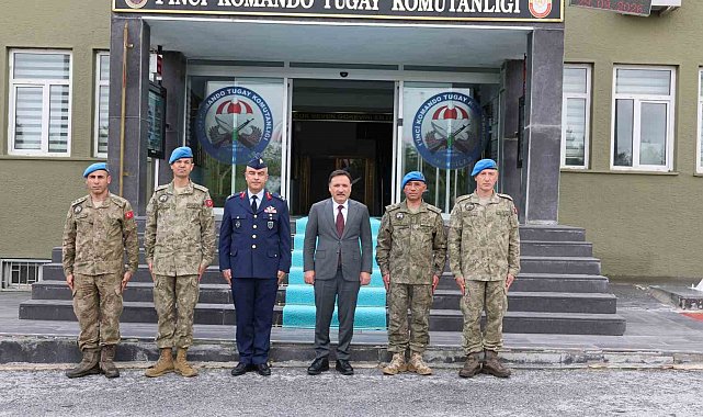 Vali Çiçek'ten göreve başlayan komutanlara ziyaret