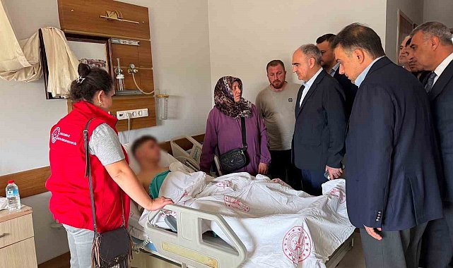 Vali Özkan'dan yaralı öğrencilere ziyaret