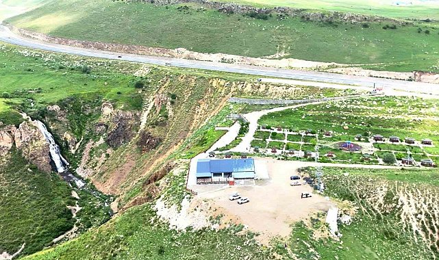Vali Polat, Susuz Şelalesi'nde vatandaşlarla bir araya geldi