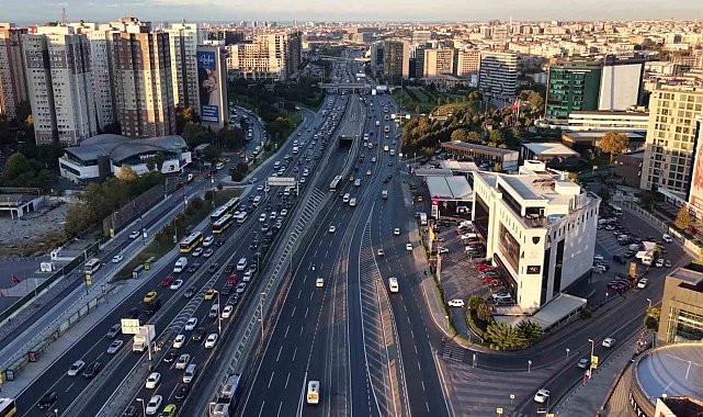 Valilik kararı sonrası okulların ilk günü trafik yoğunluğu yüzde 51 olarak ölçüldü