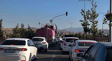 Van Gölü sahil yolunda tehlike büyüyor