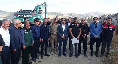 Van Gölü'nde dip çamuru temizliği hız kazandı