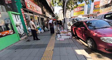 Van'da kaldırımlar işgal altında: Yayalar yola indi, turistler ve esnaf tepkili