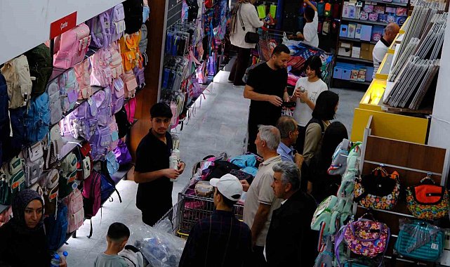 Van'da okul alışverişi hızlandı: Kırtasiyelerde bazı ürünler tükendi