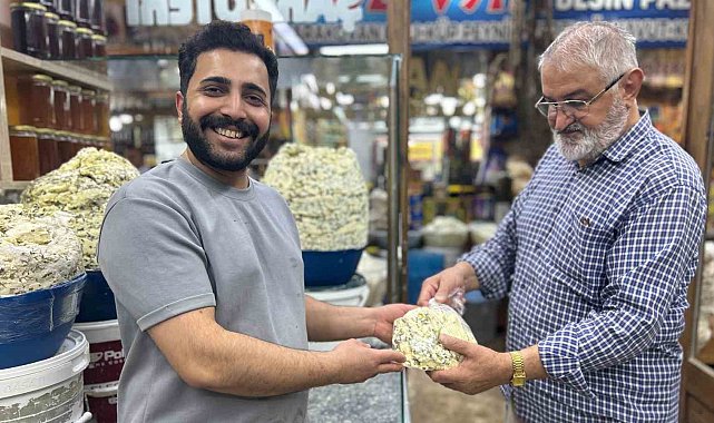 Van'ın meşhur otlu küp peyniri tezgâhlardaki yerini almaya başladı