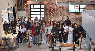 Vitrayın ışığında 'Anlam Pencereleri'