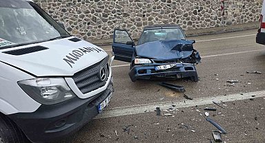 Yağış sebebiyle kafa kafaya çarpıştılar