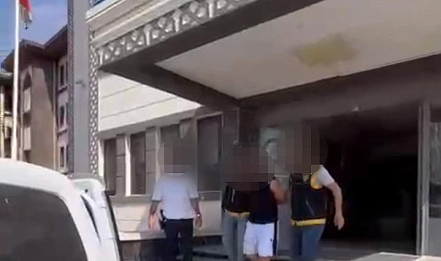 Yaralama ve öldürmeye teşebbüs suçlarından aranan şüpheli, 4 silahla yakalandı