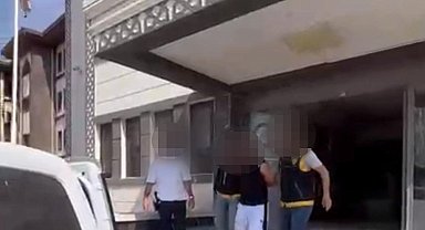Yaralama ve öldürmeye teşebbüs suçlarından aranan şüpheli, 4 silahla yakalandı