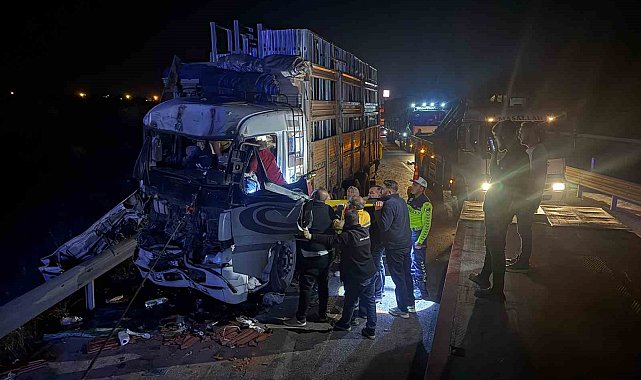 Yaralanan kamyon sürücüsünün feryatları yürekleri burktu