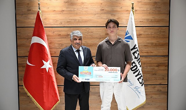 Yeşilyurt Belediyesi'nden YKS derecesi yapan 31 öğrenciye başarı ödülü