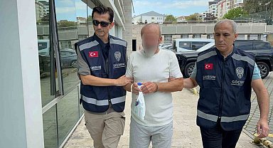 Yine göçmen kaçakçılığı yaparken yakalandı