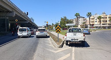 Yol kenarındaki kamyonet ekipleri alarma geçirdi, gerçek ise apayrı çıktı