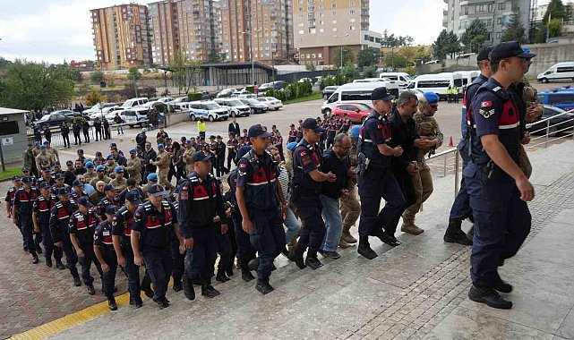 Yolsuzluk soruşturmasında aralarında 2 eski belediye başkanının da bulunduğu 35 şüpheli hakim karşısında