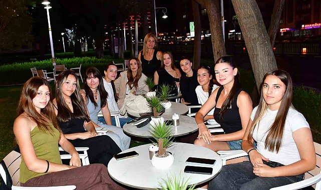 Yunusemre'nin sultanları üst sıraları hedefliyor