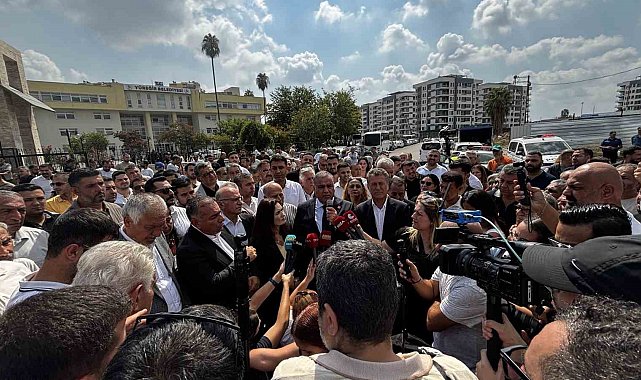 Yüreğir Belediyesi önünde başkan vekilliği kararına tepki