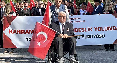 Yürüyüşe tekerlekli sandalyesiyle katılan gazi herkese örnek oldu