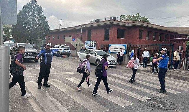 Zabıtadan okul önlerinde tedbir