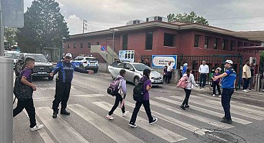 Zabıtadan okul önlerinde tedbir