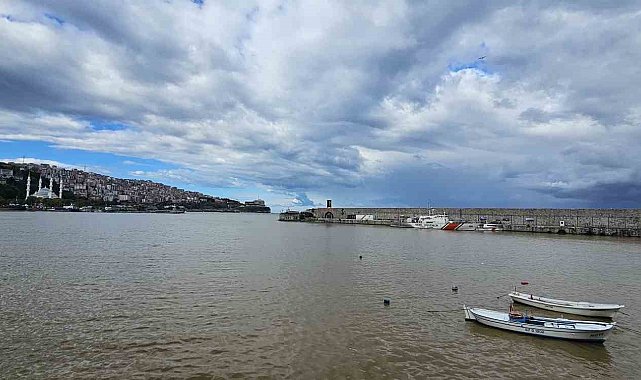 Zonguldak'ta liman çamura bulandı