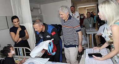 11 astronot Akdeniz Üniversitesi'nde çocuklar ve gençlerle buluştu