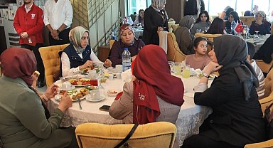 15 Temmuz şehitlerinin eşleri Ankara'da bir araya geldi