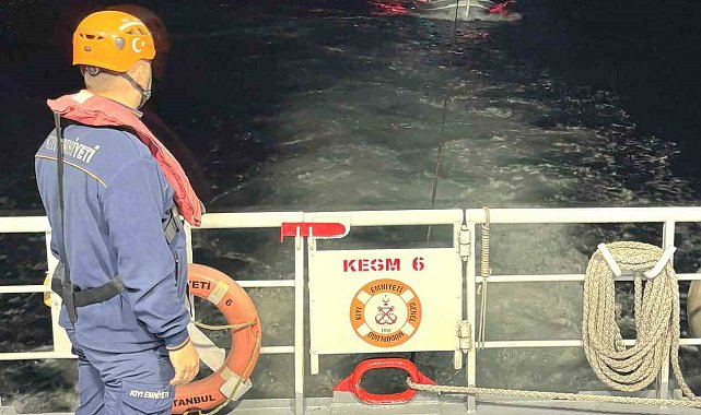 1915 Çanakkale Köprüsü önlerinde sürüklenen teknedeki 2 kişi kurtarıldı