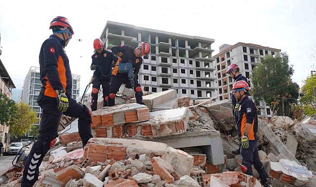 28 saniyelik deprem senaryosu 3 ili harekete geçirdi