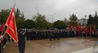 29 Ekim Cumhuriyet Bayramı kutlamaları çelenk sunma töreniyle başladı