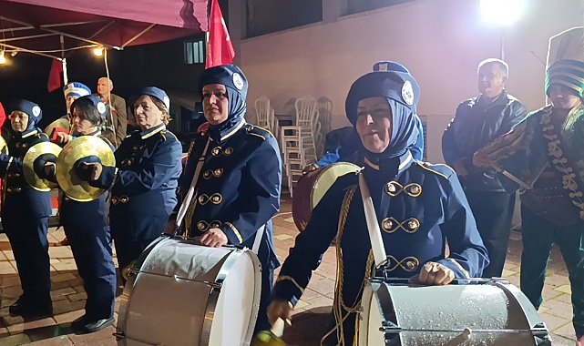 'Cumhuriyet Yürüyüşü'nde Kadın Bando Takımı geceye damga vurdu