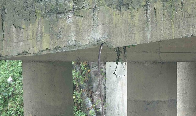 40 yıllık köprüde korkutan görüntü: Betonlar döküldü, demirler sarktı
