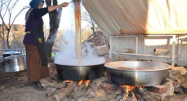 5 kilo kozalak 1 kilo pekmeze dönüşüyor ,kilogramı 500 liradan satılıyor
