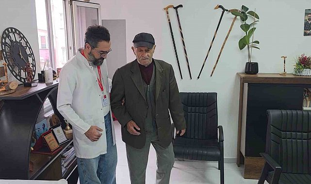 72 yaşındaki emekli madenci, yapay deri işlevi gören materyalle ayağa kalktı