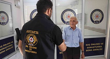 75 yaşındaki adamı seninle evleneceğim diyerek kandıran 30 yaşındaki kadın, altınları alıp baklava bahanesiyle kaçtı