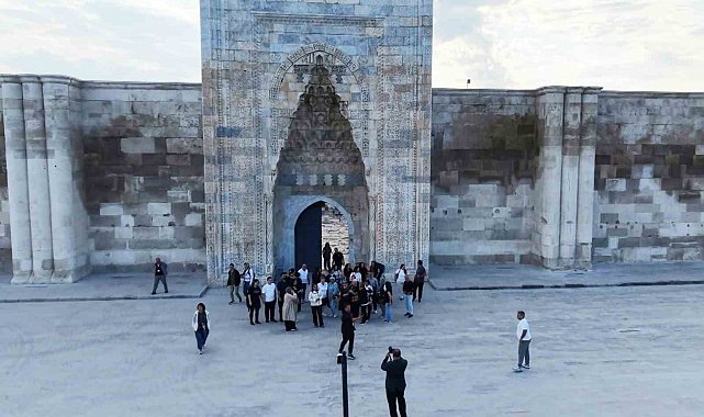 800 yıllık kervansaray yerli ve yabancı turistlerin ilgi odağı