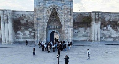 800 yıllık kervansaray yerli ve yabancı turistlerin ilgi odağı