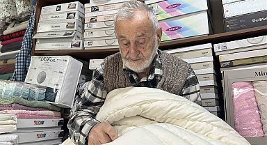 92 yaşındaki 'Yastıkçı Dede' mesleğini 3 kuşakla geleceğe taşıyor